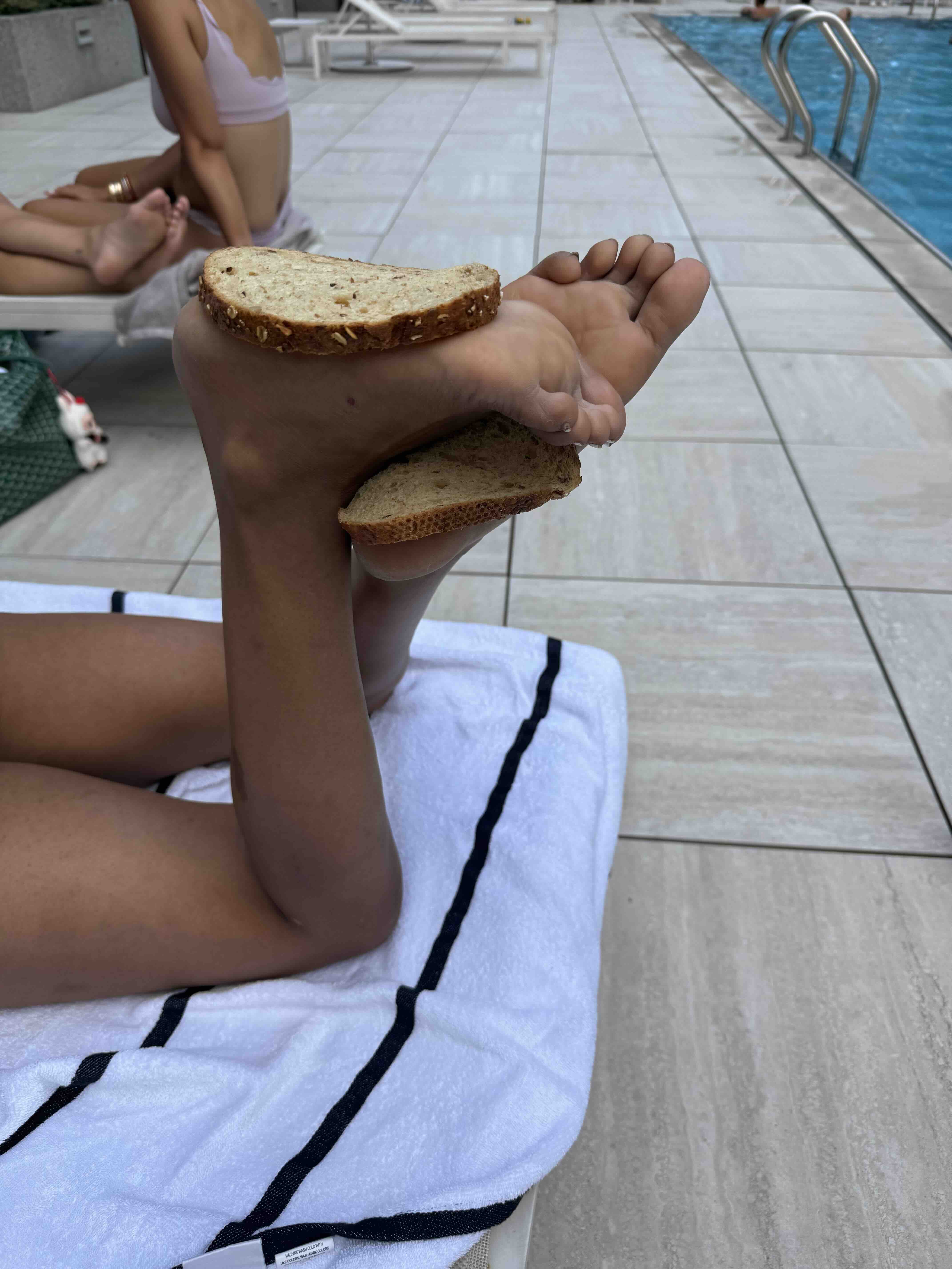 Double-stacked foot sandwich